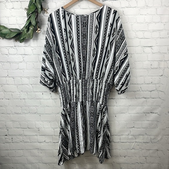 CITY CHIC Under the Sun Geo Print Black and White Dress size 16 - Picture 3 of 7